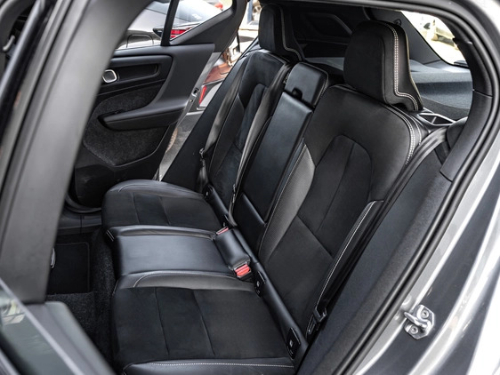 Volvo XC 40 cena 119900 przebieg: 147615, rok produkcji 2019 z Golub-Dobrzyń małe 781